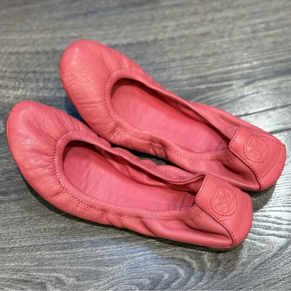 Authentic Tory Burch leather ballet flat in coral- 6.5
